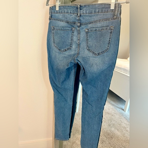 Old Navy Skinny Jeans - Picture 2 of 4